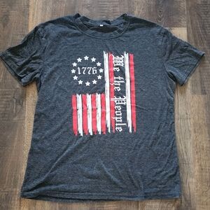Source Unknown Men's Dark Gray 'We the People' Graphic Tee with Red & White Flag